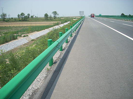 高速公路護欄展示